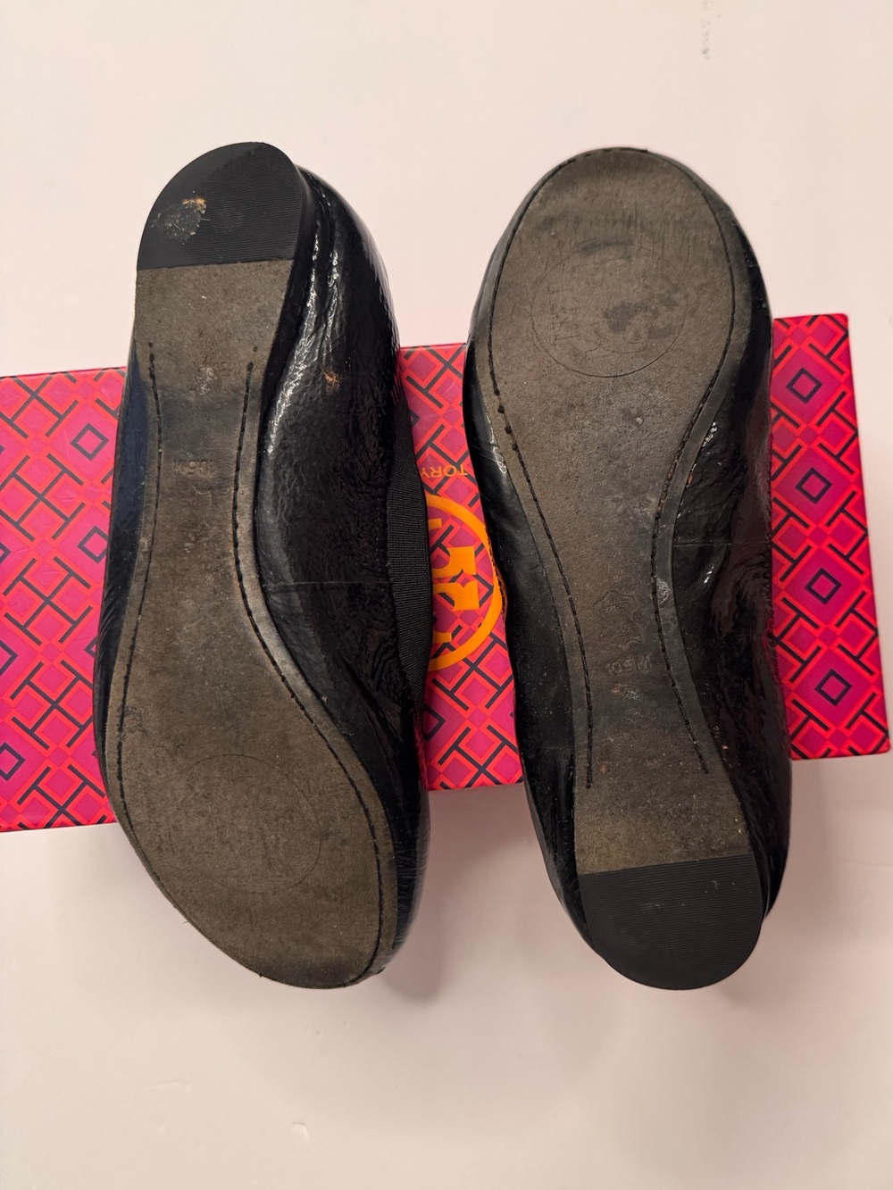 Tory Burch Caroline Naplak elastic Black Patent Logo Medallion Ballet Flats - Picture 7 of 11